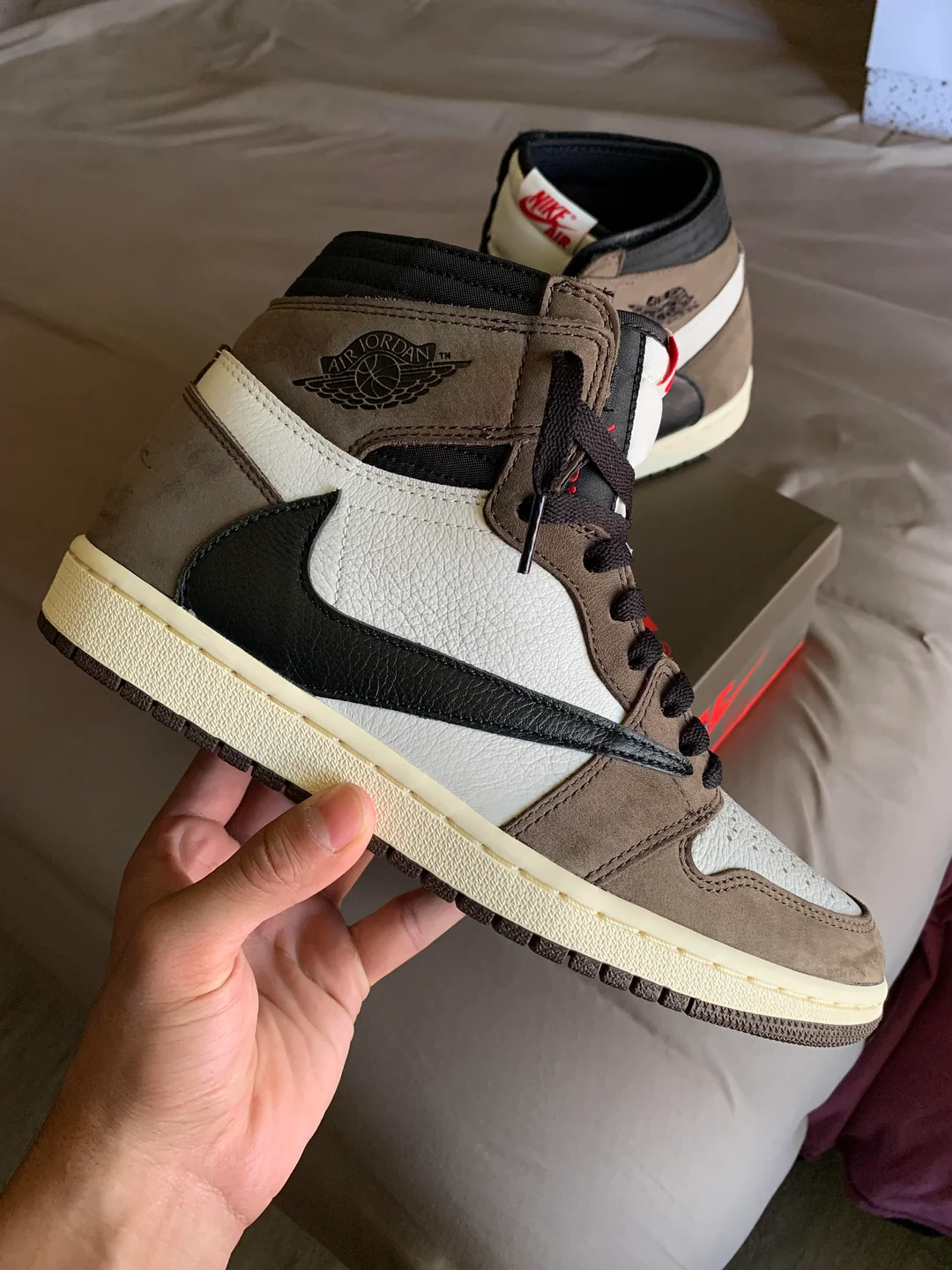 NIKE JORDAN 1 HIGH X TRAVIS SCOTT - Imagen 6