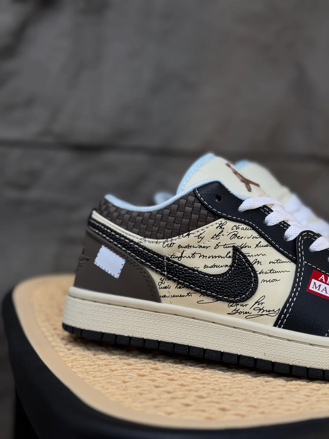 Air Jordan 1 Low SE 'Coconut Milk Black Muslin' - Imagen 3