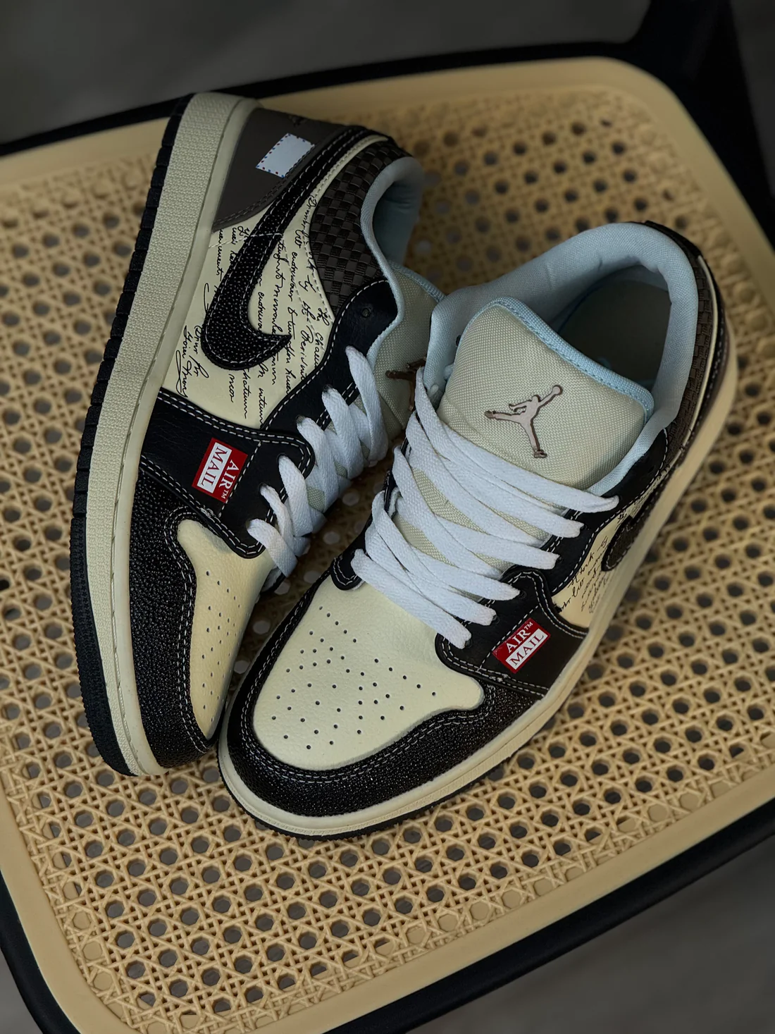 Air Jordan 1 Low SE 'Coconut Milk Black Muslin' - Imagen 4