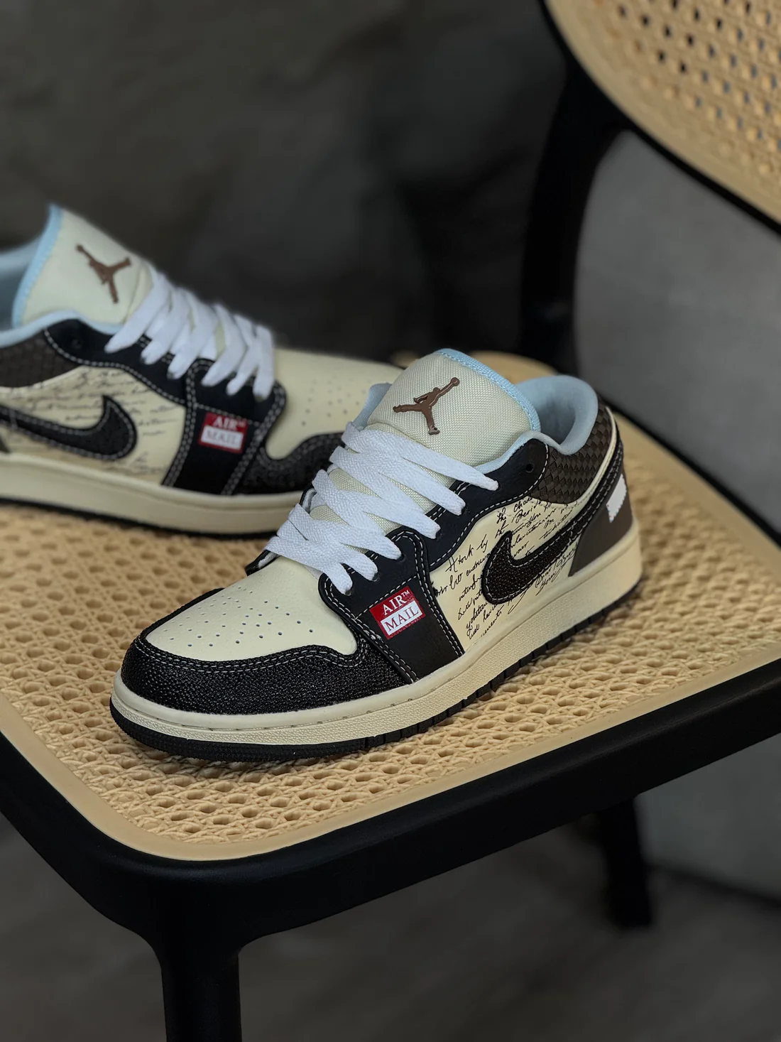 Air Jordan 1 Low SE 'Coconut Milk Black Muslin' - Imagen 2