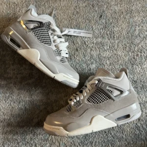 Jordan 4 Retro Low Frozen Moments