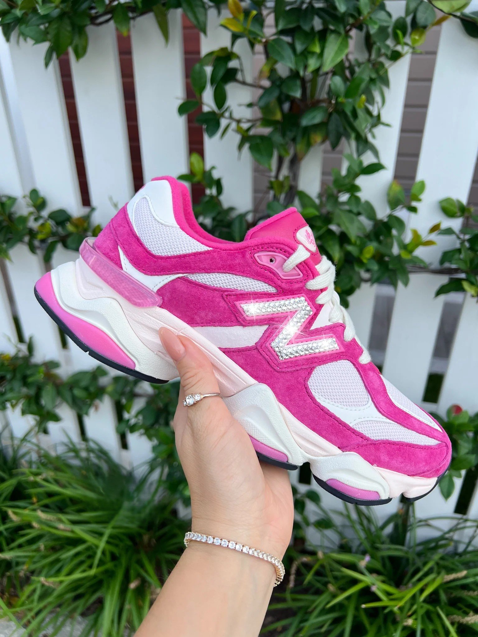 New Balance 9060 ROSA y BLANCO