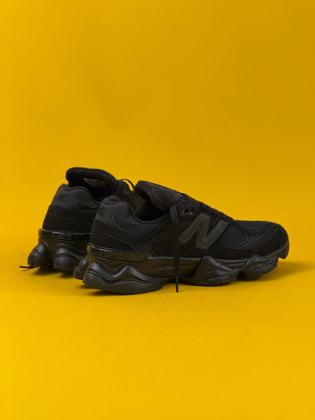 New Balance 9060 Triple Black - Imagen 4