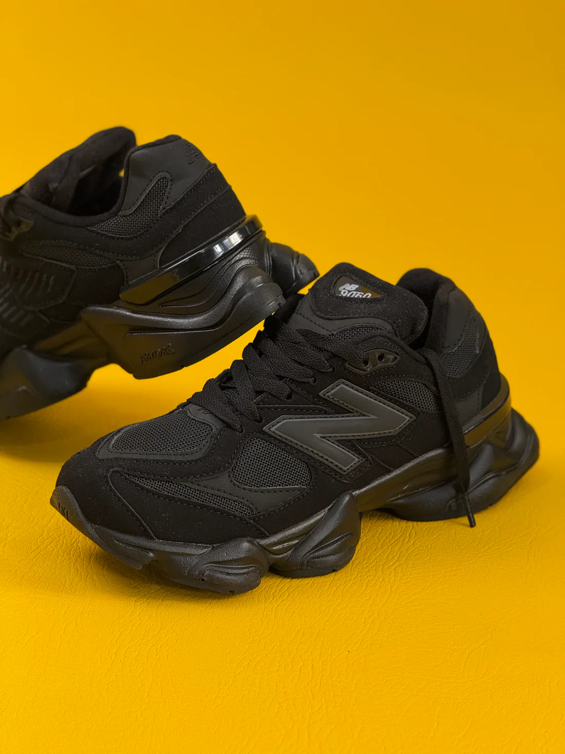 New Balance 9060 Triple Black - Imagen 3